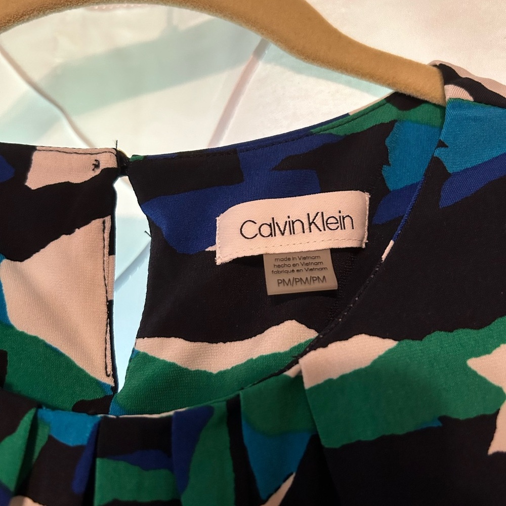 Calvin Klein Geometric Top - Picture 3 of 4